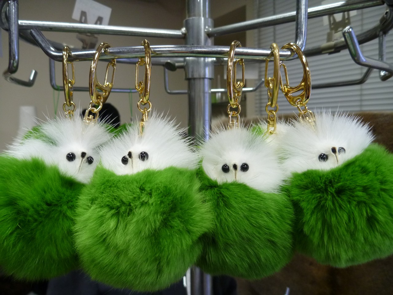 お土産にフワフワの毛皮のアクセサリーはいかがですか 【沢出毛皮店 お土産にフワフワの毛皮のアクセサリーはいかがですか 【沢出毛皮店