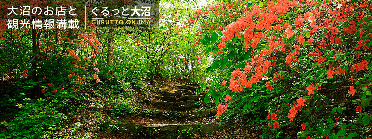 鏡の湖面と秋雲と